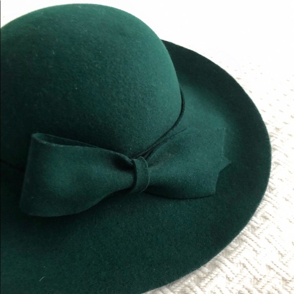 holt renfrew Accessories - Treasure alert! Holt Renfrew vintage bow hat